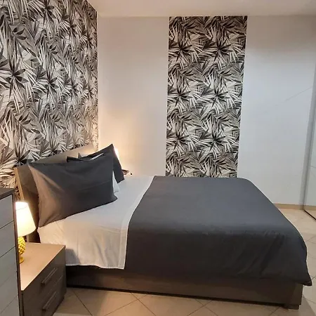 Turistico Mennuni Apartamento Marino